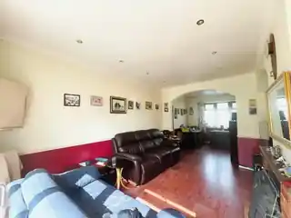 23 Comyns Road, photo 3