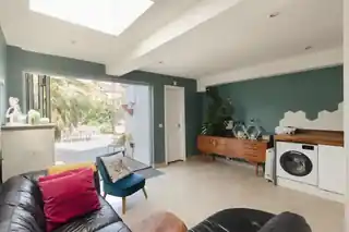 23 Crewys Road, photo 4