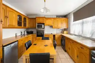 23 Ellesmere Road, photo 3