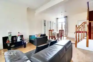 23 Farnham Road, photo 3