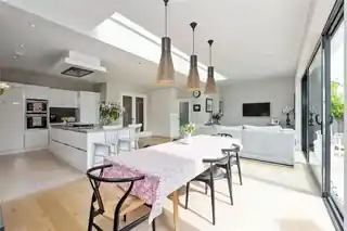 23 Friars Avenue, photo 3