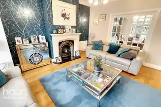 23 Highwood Gardens, photo 3