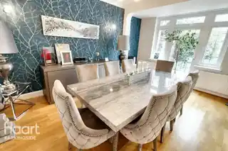 23 Highwood Gardens, photo 4
