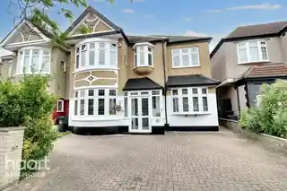23 Highwood Gardens, photo 2
