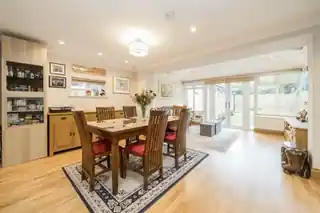 23 Howard Close, photo 4