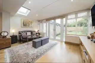 23 Howard Close, photo 2