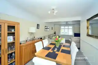 23 Idmiston Square, photo 3