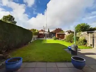 23 Lancelot Road, photo 2