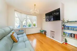 23 Longford Close, photo 3