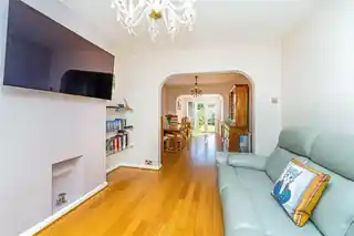 23 Longford Close, photo 2