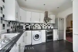 23 Longford Gardens, photo 2