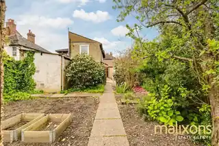 23 Love Lane, photo 4