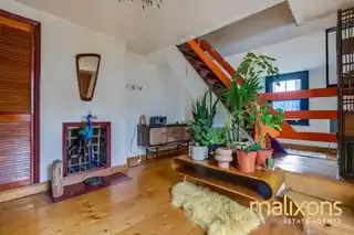 23 Love Lane, photo 2