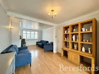 23 Newtons Close, photo 4