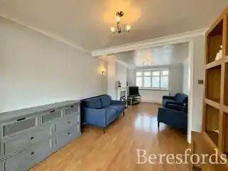 23 Newtons Close, photo 3