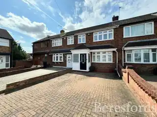 23 Newtons Close, photo 2