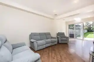 23 Raeburn Avenue, photo 2