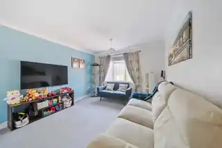 23 Redcar Close, photo 2
