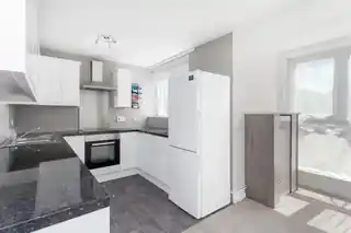 23 Rusper Close, photo 2
