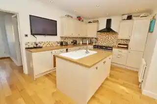 23 Sheila Road, photo 3