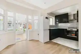 23 Torrington Gardens, photo 2