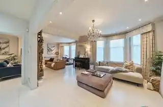 23 Uxbridge Road, photo 2