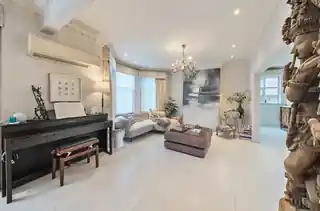23 Uxbridge Road, photo 3