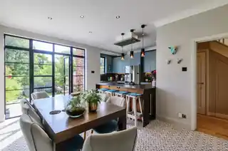 23 Woodfield Way, photo 3