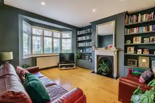 23 Woodfield Way, photo 2