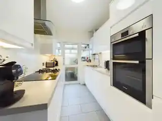 233 Victoria Road, photo 3