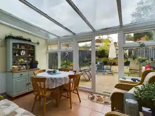237 Chipstead Valley Road, photo 4