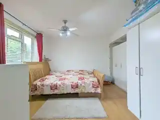 239 Staines Road, photo 4