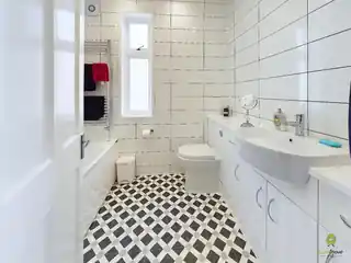 239 Woolwich Road, photo 3