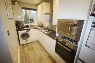 23A Errol Gardens, photo 3
