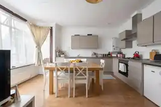 23A Malmesbury Road, photo 3