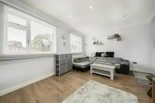 23A, Queens Parade, Hanger Lane, photo 2