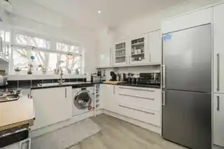 23A, Queens Parade, Hanger Lane, photo 3