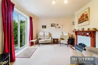 24 Acacia Avenue, photo 4