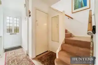 24 Acacia Avenue, photo 2