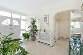 24 Adelaide Close, photo 2