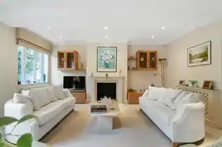 24 Adelaide Close, photo 3