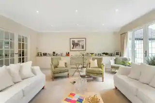 24 Adelaide Close, photo 4