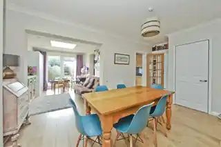 24 Austins Lane, photo 3