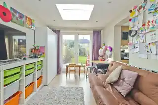 24 Austins Lane, photo 4