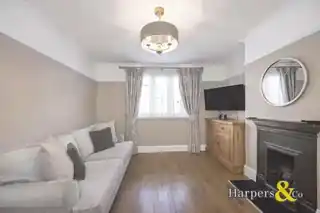 24 Bridgen Road, photo 3