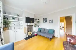 24 Canbury Avenue, photo 2