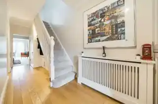 24 Canbury Avenue, photo 4