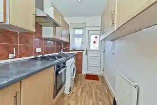24 Capthorne Avenue, photo 4