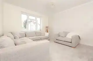 24 Chatsworth Crescent, photo 3