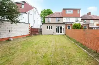 24 Chatsworth Crescent, photo 2
